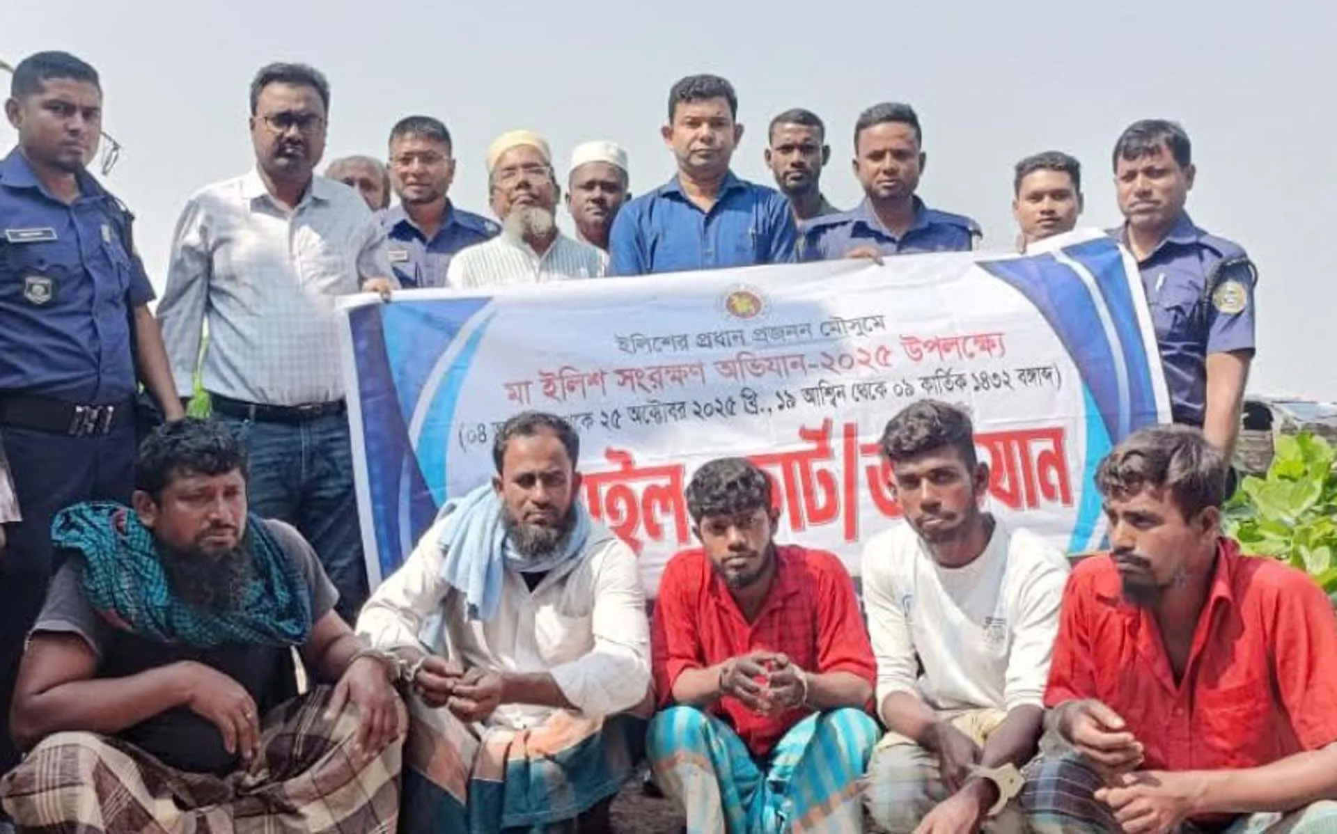 লালমোহনে নদীতে মাছ ধরায় পাঁচ জেলের কারাদন্ড 